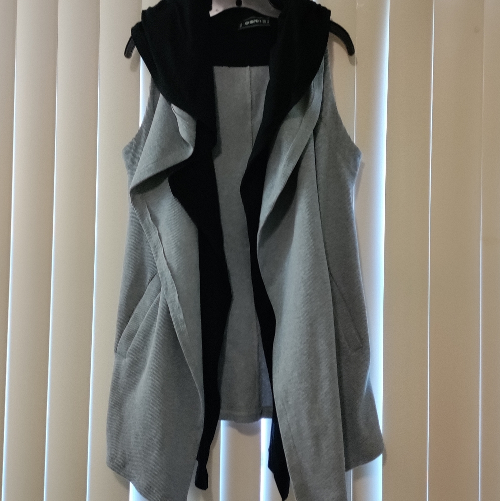 OPEN Gray & Black Hooded Vest size Medium